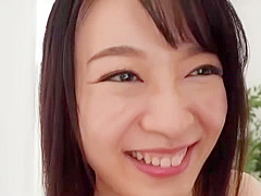 03823,A beautiful woman who feels