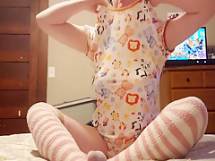 Age player breaks Step daddy's rule by making herself squirt