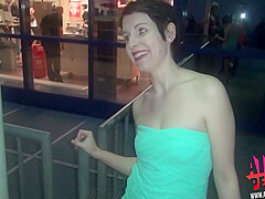 Aische Pervers - Pornocasting Auf Der Venus Erotikmesse Berlin Mit Vanessa - Public Blasen Und Spermawalk