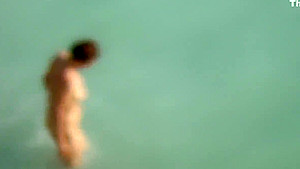 Amateur Girl Masturbating On Public Beach