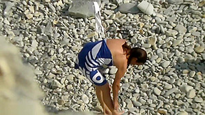 Amateur Girl Masturbating On Public Beach