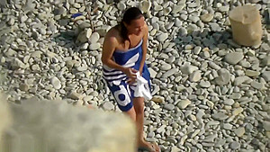 Amateur Girl Masturbating On Public Beach