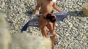 Amateur Girl Masturbating On Public Beach
