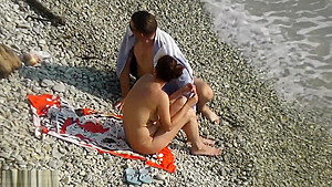 Amateur Girl Masturbating On Public Beach