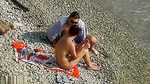 Amateur Girl Masturbating On Public Beach