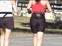 Amateur girl teases cameraman with her candid booty 01b