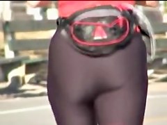 Amateur girl teases cameraman with her candid booty 01b