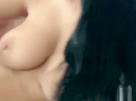 Anissa Kate gosta de alisar um cacete duro