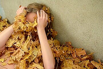 Aodw 2018 10 10 Kristi Autumn Leaves Erotelki Org 1080p