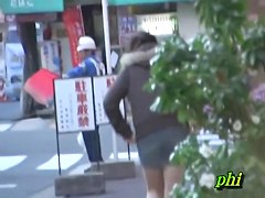 Asian babe wearing no panties gets street sharked in a park