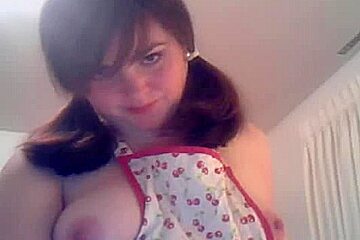 Babe with pigtails cooks up an orgasm