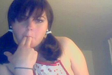 Babe with pigtails cooks up an orgasm