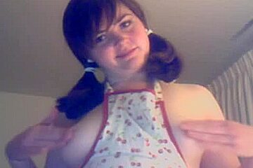 Babe with pigtails cooks up an orgasm