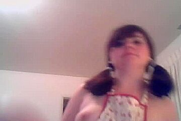 Babe with pigtails cooks up an orgasm