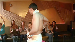 Bachelorette babe sixtynined by bear stripper