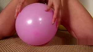 Balloon scratching!
