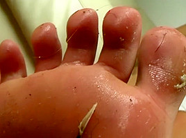 Barefeet cricket crush