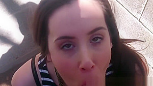 Beautiful Girl Gives Outdoor Blowjob With Facial
