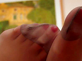 Best polish nyloned feet