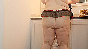 Big Ass Cheating Wife Seduces Mechanic And Gives Him Blowjob As Payment For Repair