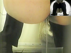 Big ass woman spied peeing