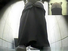 Big ass woman spied peeing