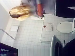 Blonde Cutie Peeing