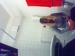 Blonde Cutie Peeing