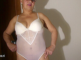 Blonde Mature Slut Playing With Her Big Dildo - MatureNL