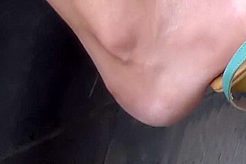 Candid Feet samples 12 (1080p quality and faces in the C4S)