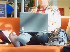 Candid milf nylon feet at airport
