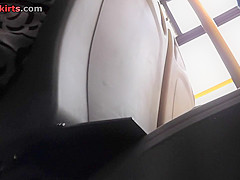 Candid upskirt vid with bubble-ass gal in a-line skirt