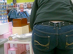 Candid wide ass milf in tight jeans