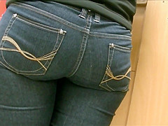 Candid wide ass milf in tight jeans