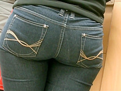 Candid wide ass milf in tight jeans