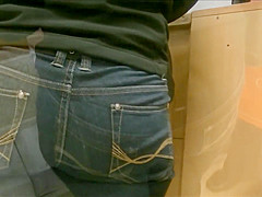 Candid wide ass milf in tight jeans