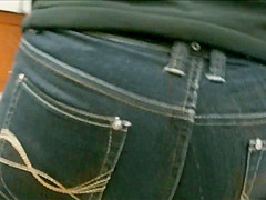 Candid wide ass milf in tight jeans