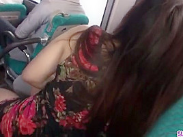 Chinatsu Kurusu spins the dick on the back seat - More at Slurpjp com
