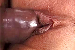 Chocolate tranny pounds hirl with her massive dick