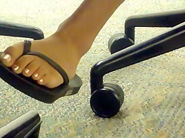 College Indian Feet (must see!!) - Flip flop play