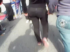 Culazo de chica con Pantalon embarrado de semen