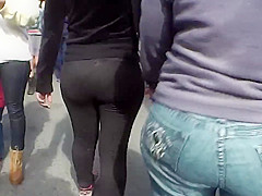 Culazo de chica con Pantalon embarrado de semen