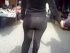 Culazo de chica con Pantalon embarrado de semen