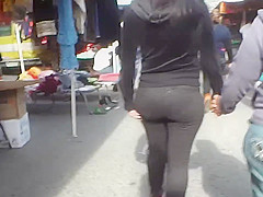 Culazo de chica con Pantalon embarrado de semen