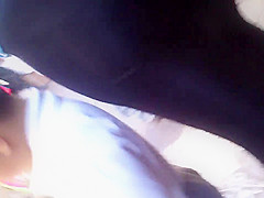 Culote en mallas brillosas enfrente de mi