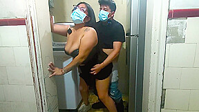 Cunhado Me Fode Enquanto Lavo Roupas Com Saia Bem Curta