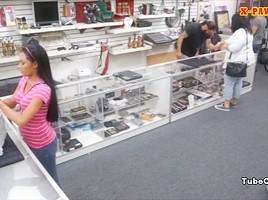 Cute amateur gal selling her old coat and fucked by pawn man