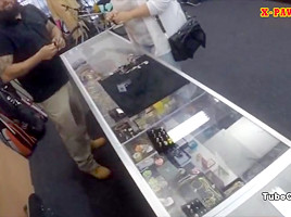 Cute amateur gal selling her old coat and fucked by pawn man