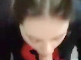 Cutes 19yo gives head