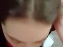 Cutes 19yo gives head